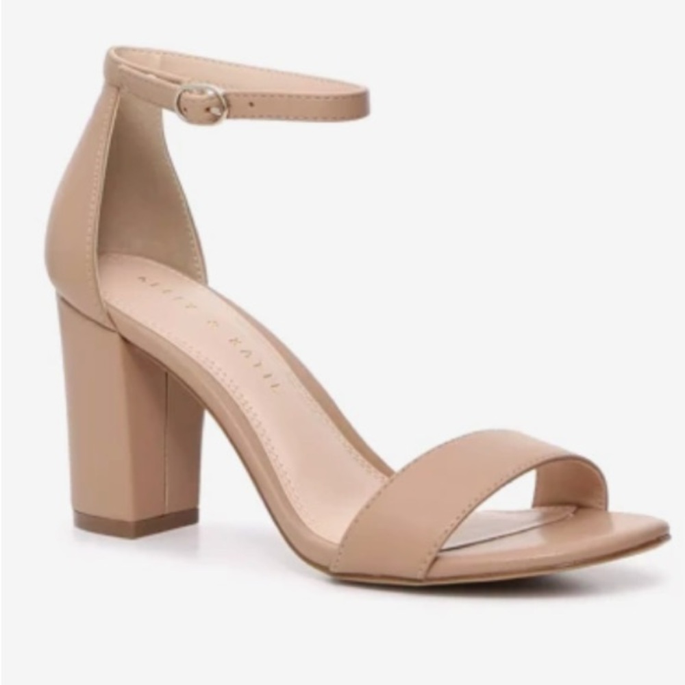 READ DESCRIPTION! Kelly & Katie Hailee Sandal